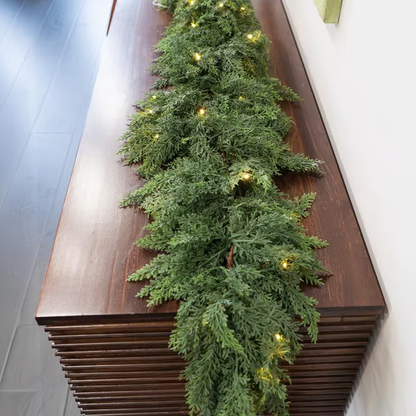 🏆Flash Sale⚡🌲6FT Pre-Lit Christmas Cedar Garland with LED Lights – Realistic Greenery for Indoor & Outdoor Holiday Decor🌿